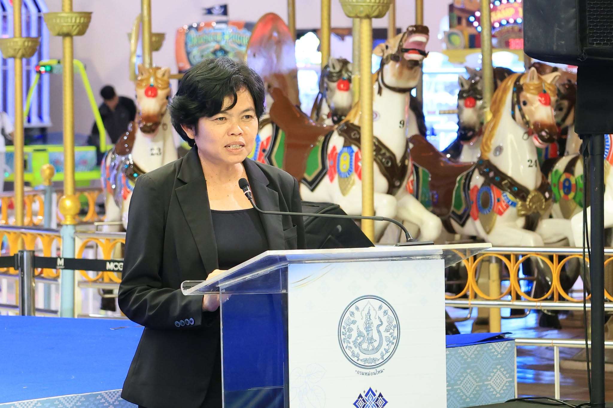 title - ส.ป.ก. ร่วมเป็นเกียรติในพิธีเปิดงานโครงการประชาสัมพันธ์และส่งเสริมการจำหน่ายผ้าไหมและผลิตภัณฑ์หม่อนไหมสัญจร ณ กรุงเทพมหานครและจังหวัดนนทบุรี ครั้งที่ 2
